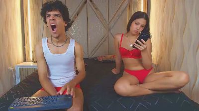 Hotcouple_222 live cam on Cam4