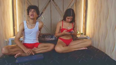 Hotcouple_222 live cam on Cam4