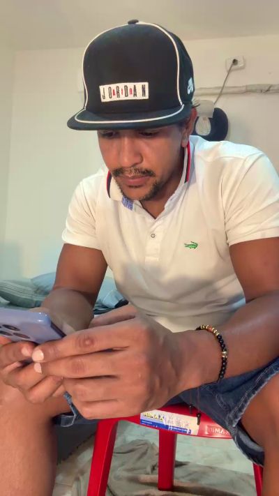 Hotdickdeliciou live cam on Cam4