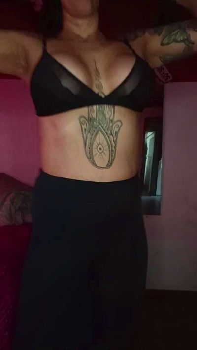 Hotliones live cam on Cam4