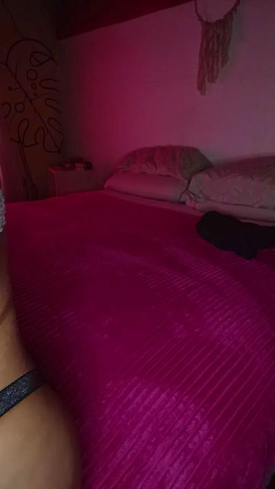 Hotliones live cam on Cam4