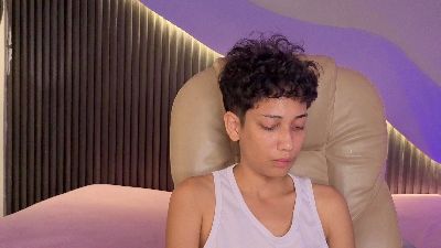 Hotlittlekitty1 live cam on Cam4