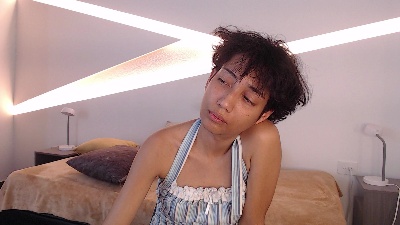 Hotlittlekitty1 live cam on Cam4