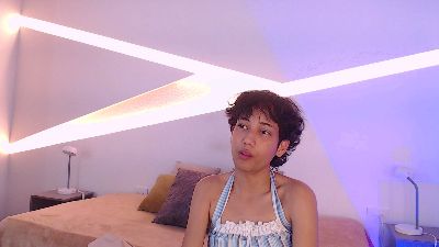 Hotlittlekitty1 live cam on Cam4