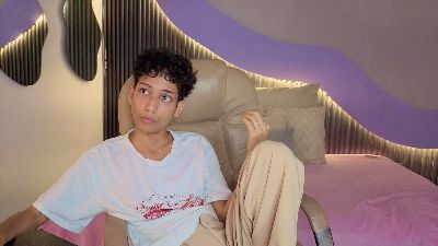 Hotlittlekitty1 live cam on Cam4
