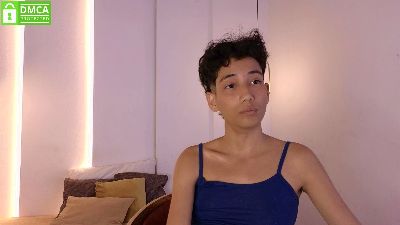 Hotlittlekitty1 live cam on Cam4