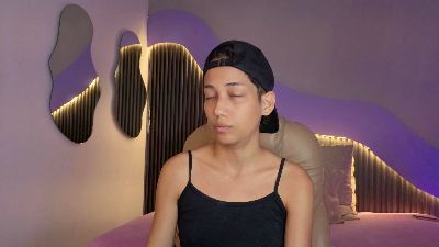 Hotlittlekitty1 live cam on Cam4