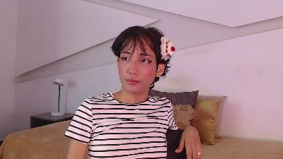 Hotlittlekitty1 live cam on Cam4