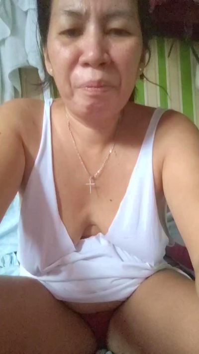 Hotmama45 live cam on Cam4