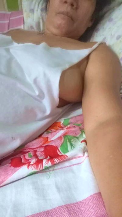 Hotmama45 live cam on Cam4