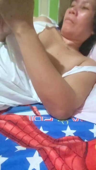 Hotmama45 live cam on Cam4