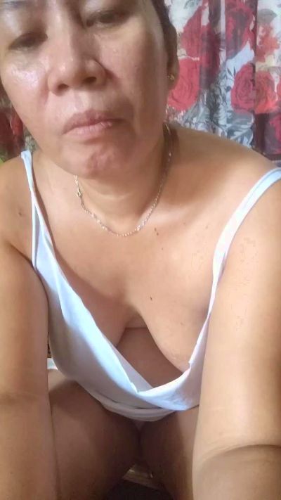 Hotmama45 live cam on Cam4