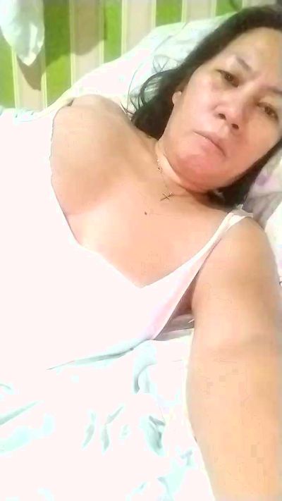 Hotmama45 live cam on Cam4