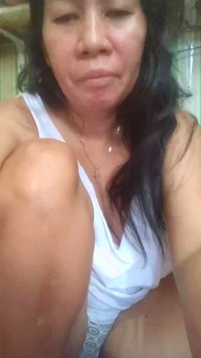 Hotmama45 live cam on Cam4