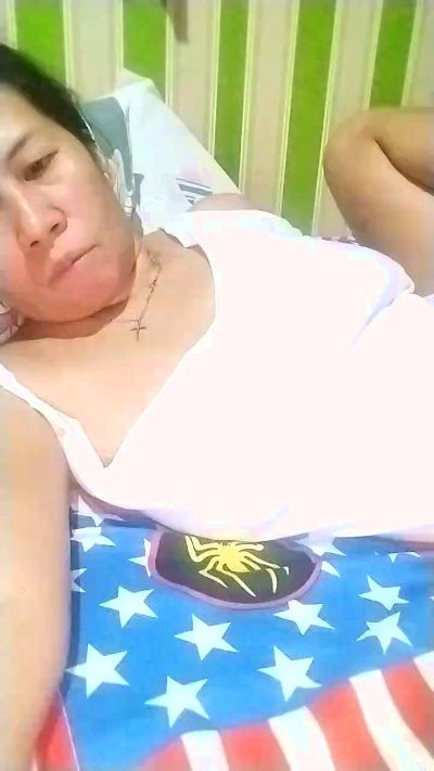 Hotmama45 live cam on Cam4