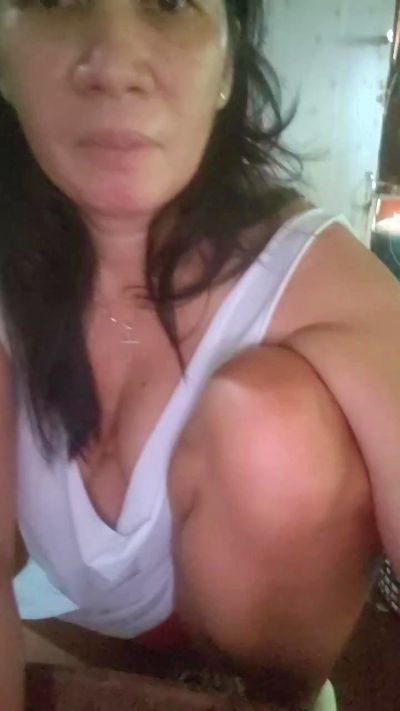 Hotmama45 live cam on Cam4