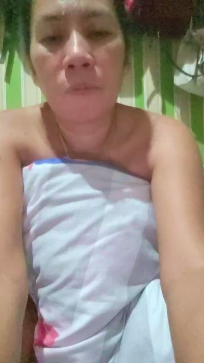 Hotmama45 live cam on Cam4