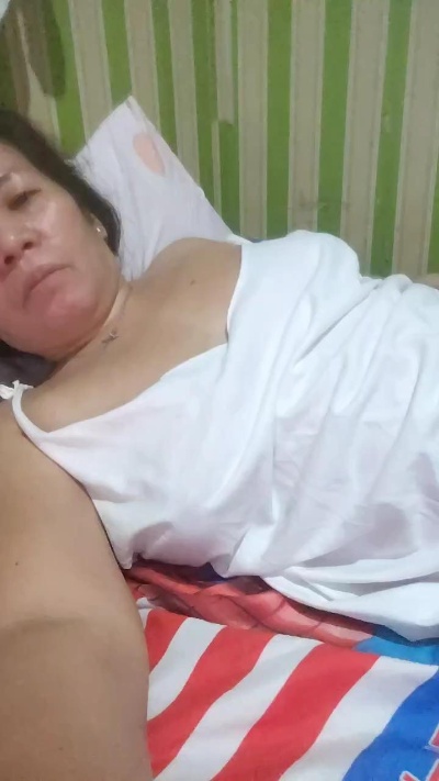 Hotmama45 live cam on Cam4