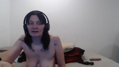 Hotmodel1984 live cam on Cam4