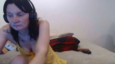 Hotmodel1984 live cam on Cam4