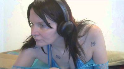 Hotmodel1984 live cam on Cam4