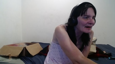 Hotmodel1984 live cam on Cam4