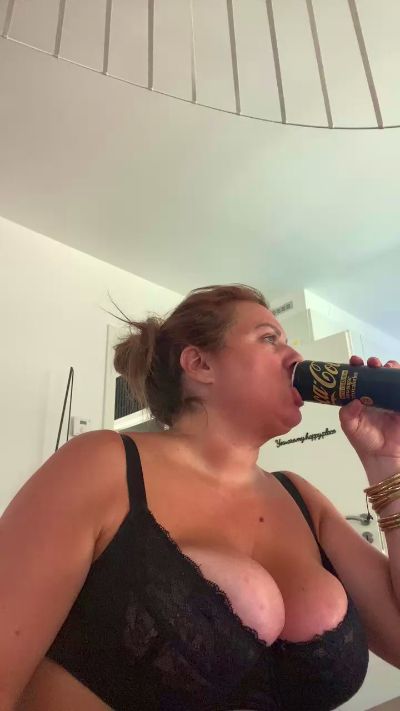 Hottits86 live cam on Cam4