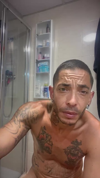 Hotvan22 live cam on Cam4