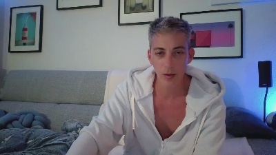 HuGo4K live cam on Cam4