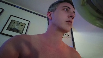 HuGo4K live cam on Cam4