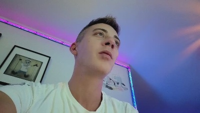HuGo4K live cam on Cam4