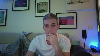 HuGo4K live cam on Cam4