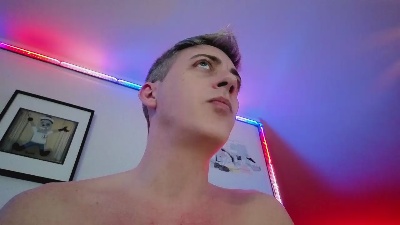 HuGo4K live cam on Cam4