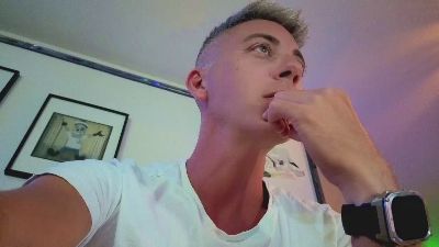 HuGo4K live cam on Cam4
