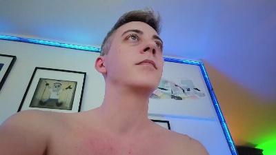 HuGo4K live cam on Cam4