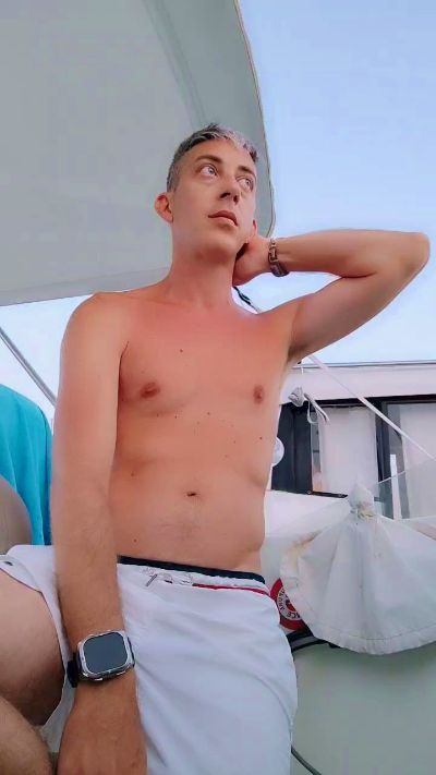 HuGo4K live cam on Cam4