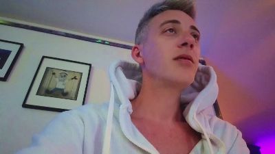 HuGo4K live cam on Cam4