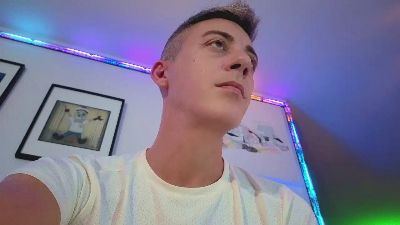 HuGo4K live cam on Cam4
