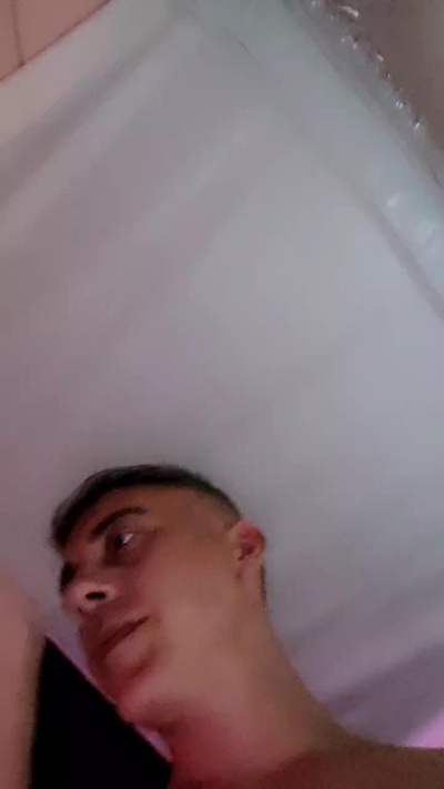 HuGo4K live cam on Cam4