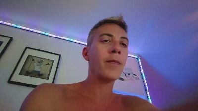 HuGo4K live cam on Cam4