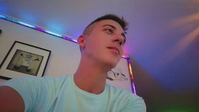 HuGo4K live cam on Cam4