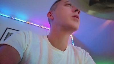HuGo4K live cam on Cam4