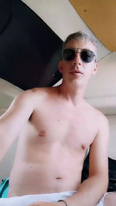 HuGo4K live cam on Cam4