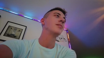 HuGo4K live cam on Cam4