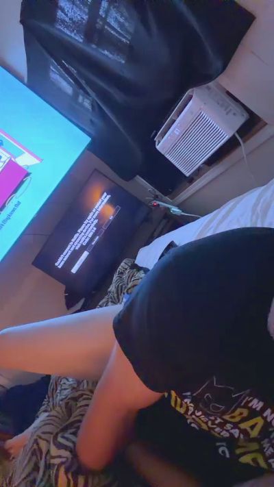Hubby_Wifeyy live cam on Cam4
