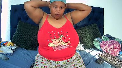 Hugetitsx live cam on Cam4