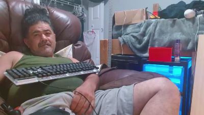 HughJanis live cam on Cam4