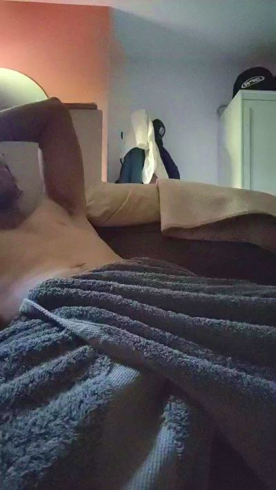 Hugzz08 live cam on Cam4