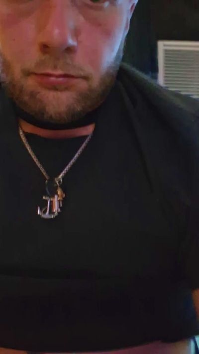 HulkLouie live cam on Cam4