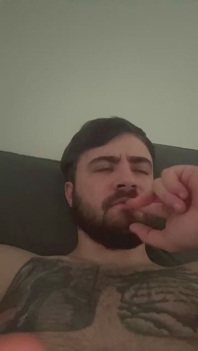 Hunglad3047 live cam on Cam4